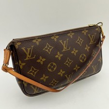 LOUIS VUITTON Pochette